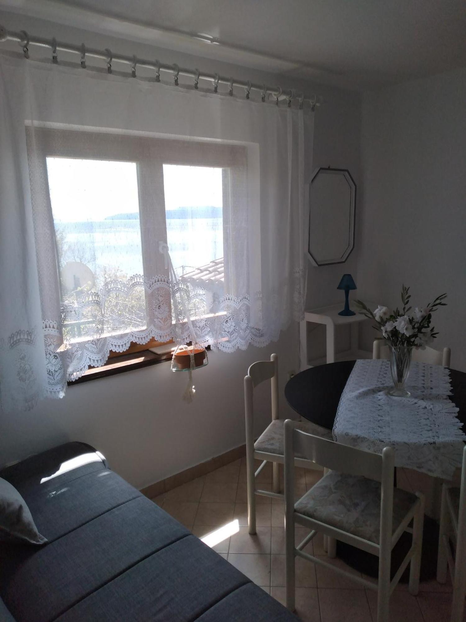 Apartments Zlatko Ičići Rum bild