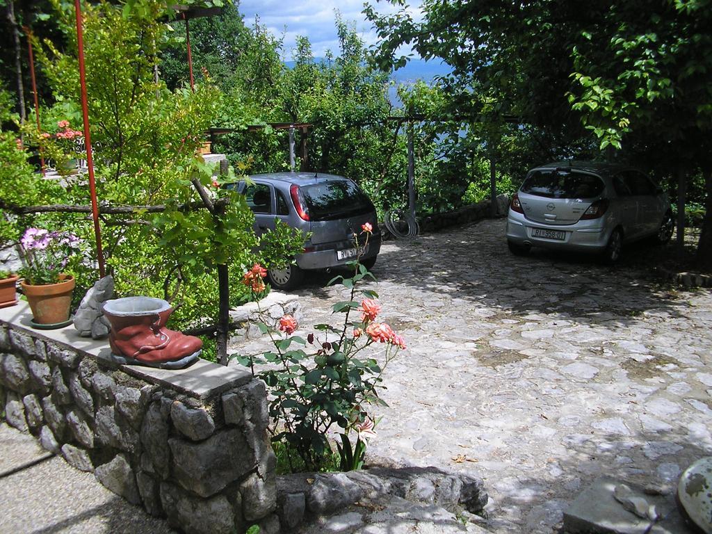 Apartments Zlatko Ičići Exteriör bild